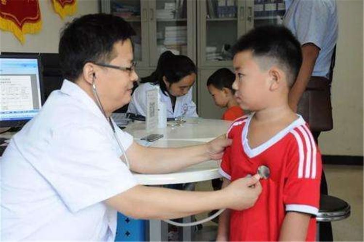 哥哥|龙凤胎哥哥天天吃钙片,妹妹天天喝牛奶,两人差距不是一般的大