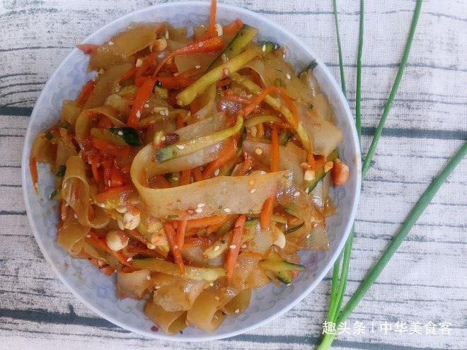 筋道|1分钟教你在家做凉皮,爽滑筋道,干净又卫生,孩子一次都吃两碗