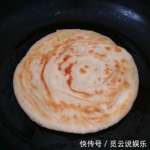  烫面油饼好吃又简单，你肯定喜欢，这里教你怎么做