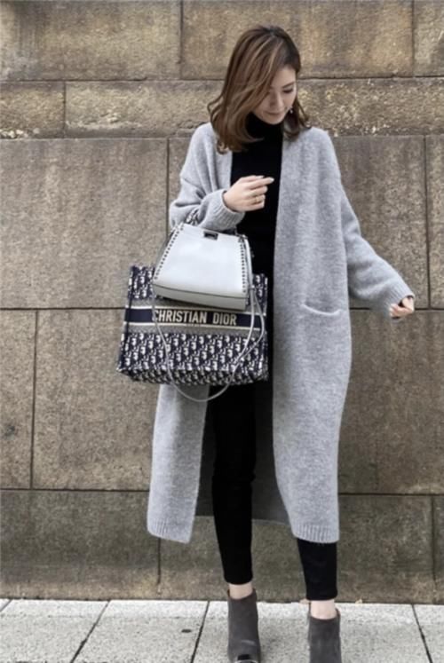 女人不管多大年纪，穿衣服尽量避免这3种“颜色”，沉闷还显老气