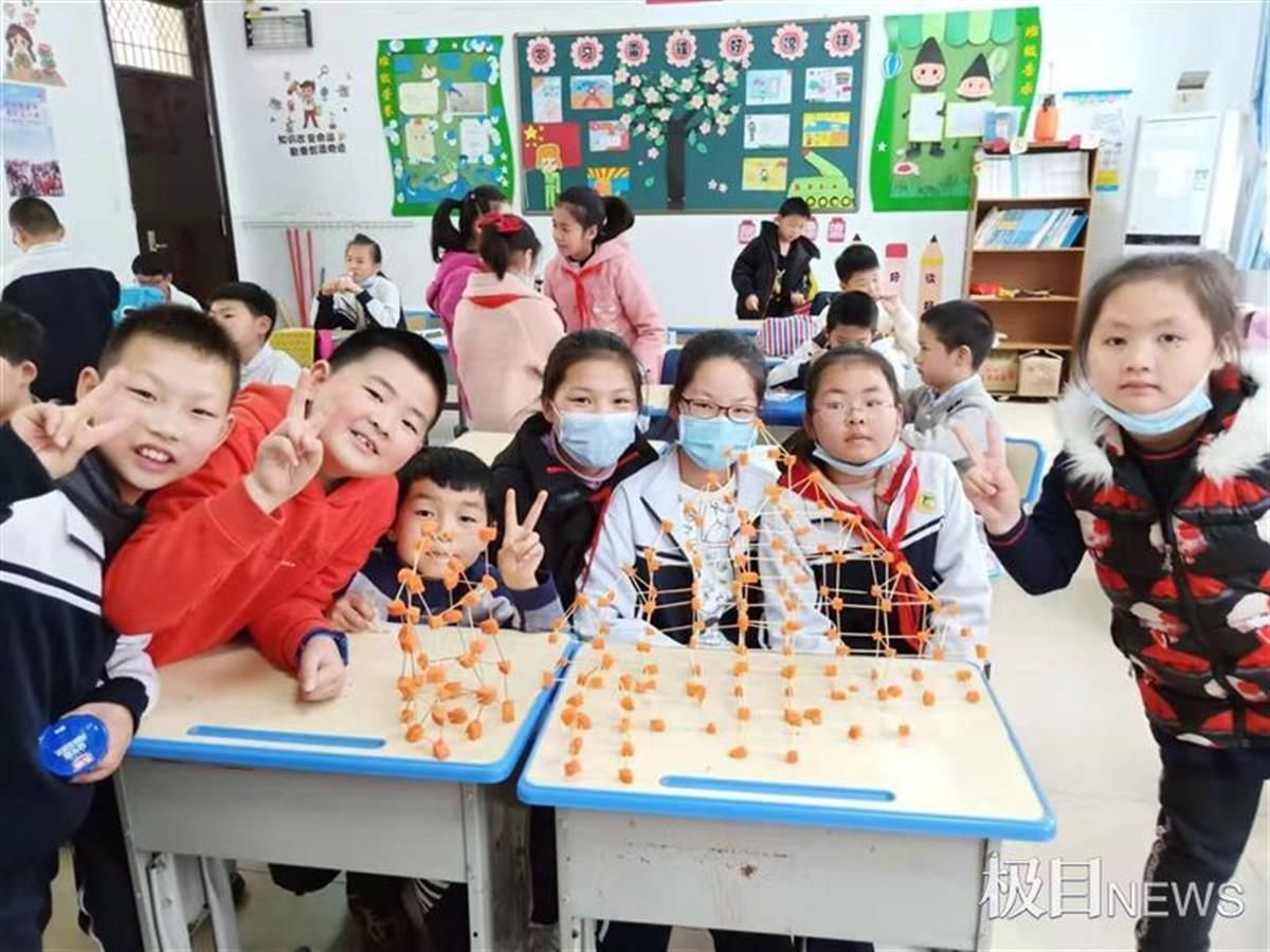 牙签配萝卜，看看学生们能迸发多少创意