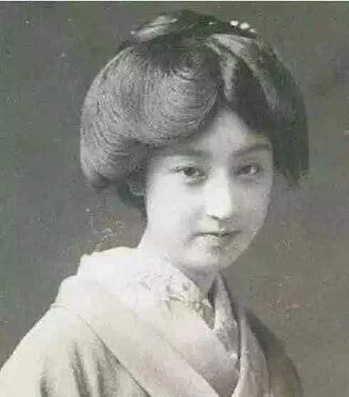 女儿|孙中山另一位妻子，15岁成婚，后和女儿一起被遗弃，最后嫁和尚