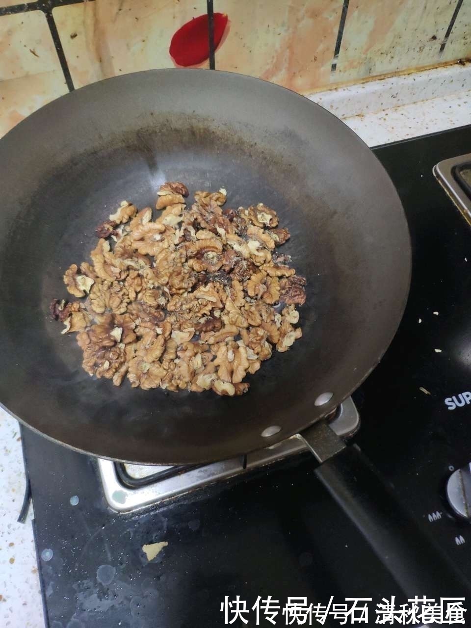 花盆|家里“4种东西”变质,埋在花盆里都“好肥料”,根壮、叶子绿