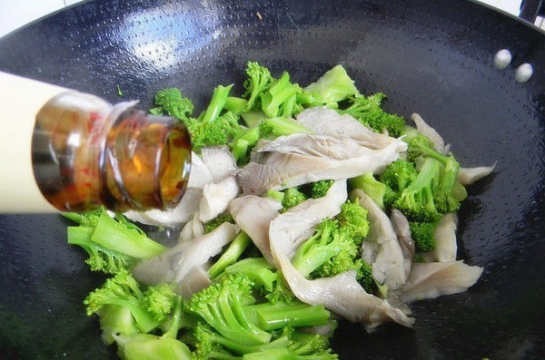 防脱发|医生不会告诉你,它是强碱性食物,补血防脱发,年纪大了要常吃