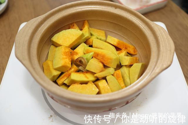 立秋贴秋膘,给家人吃砂锅菜,营养美味,少油盐入口即化没吃够