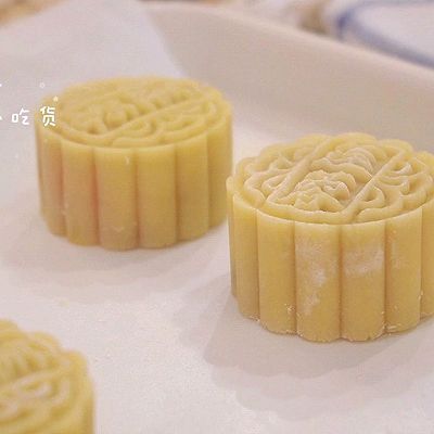 莲蓉蛋黄|广式莲蓉蛋黄月饼