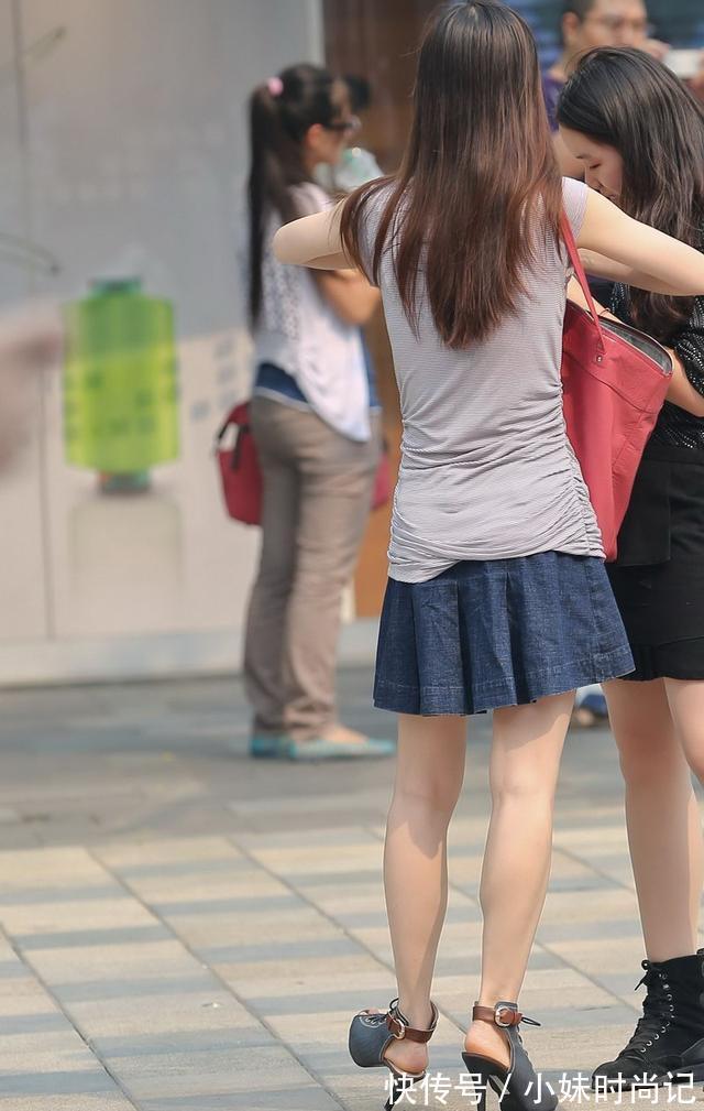 打扮 街拍路人,青春靓丽的减龄穿搭参考,不用刻意打扮照样美丽动人