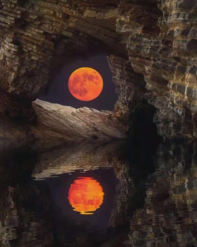 嫦娥|一轮月亮，24首诗词:邀约吴刚倾尽醉，何方游子不思家?