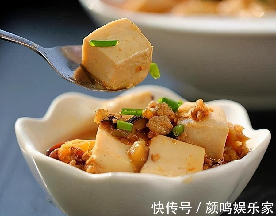 炖豆腐时，三个诀窍不能少，不然豆腐易烂不入味，你还不知道