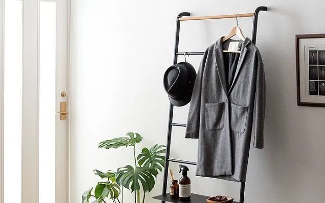 衣架|睡觉前、进门后脱下来的衣服放哪好别傻傻放沙发上了……