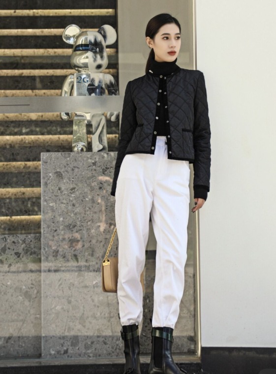 塞衣角|冬天怎么穿阔腿裤?建议搭配这4种上衣,显高显瘦不是梦