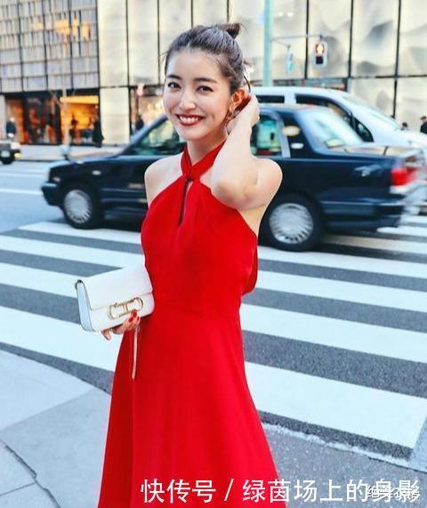 五官最美、长相惊艳,日本模特的“大气熟龄风”穿搭,太让人喜欢