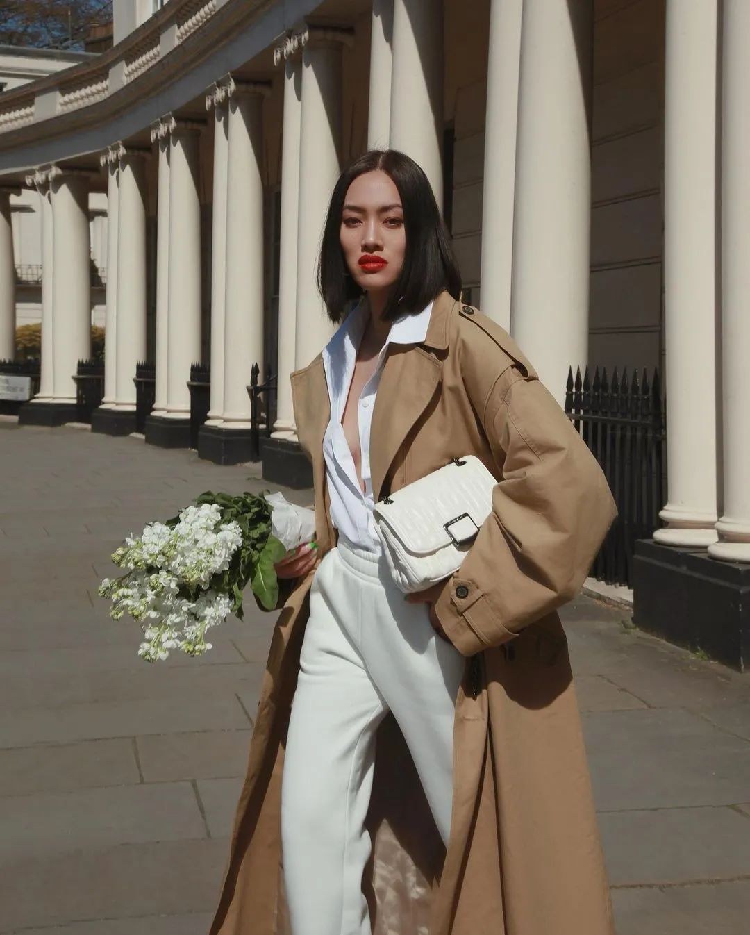 collins|朱莉最爱的奶油色，要怎么穿才看起来温柔又多金？