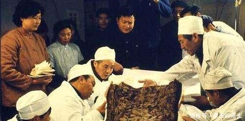 被子|马山一号墓出土“异样”棉被,堪称中华第一被,汉代被子真不一样