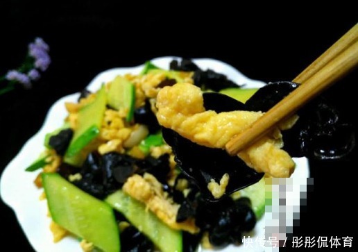 好吃|炒木耳容易炸锅只需一个小窍门,轻松解决,木耳清脆爽口又好吃