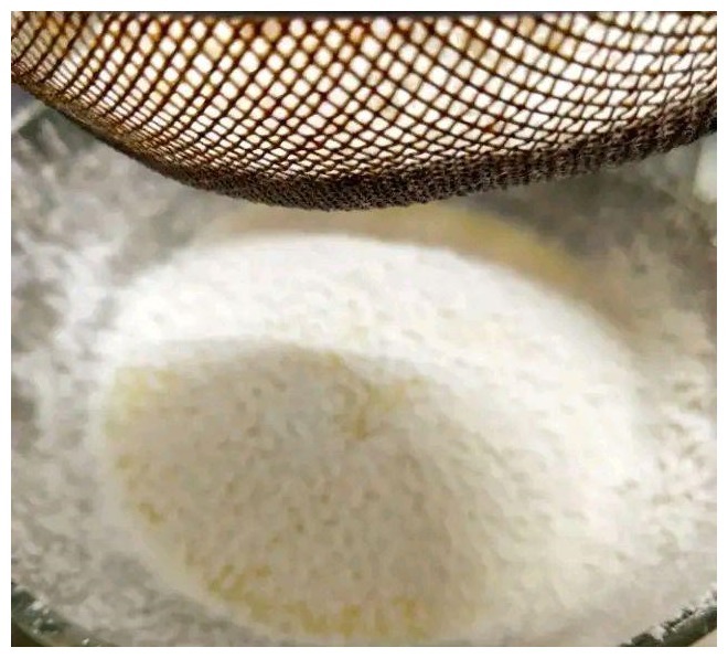 小孩嘴馋想吃蛋糕，没有淡奶油，妈妈用这个方法，酸酸甜甜更美味