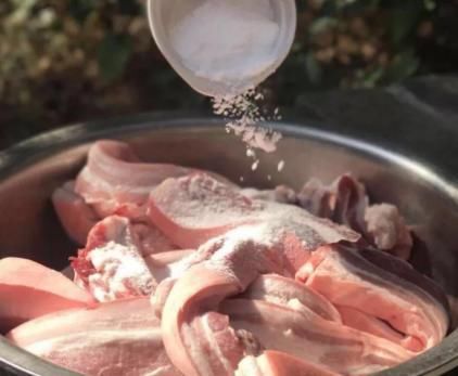 保鲜膜|腌腊肉时，10斤肉用几斤盐最合适？原来一直都放错了，难怪不好吃