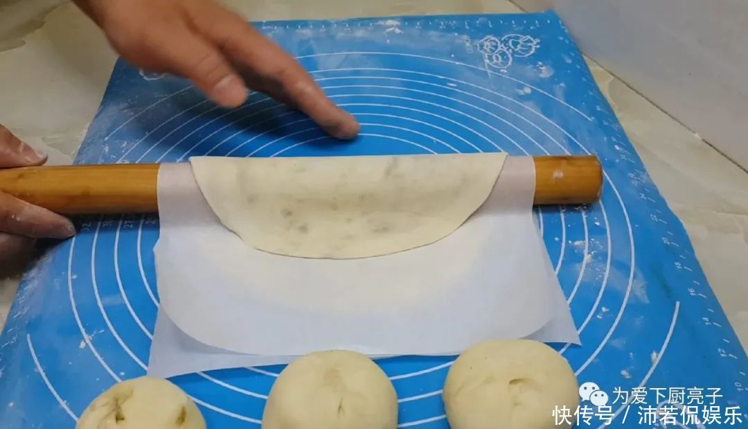  鸡蛋|烙饼这么做太香了，加3个鸡蛋，比手抓饼还香，做一次三天不起早