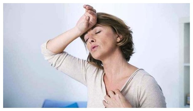 潮热|更年期女性常吃4种“零嘴”，或有助补充体内雌激素