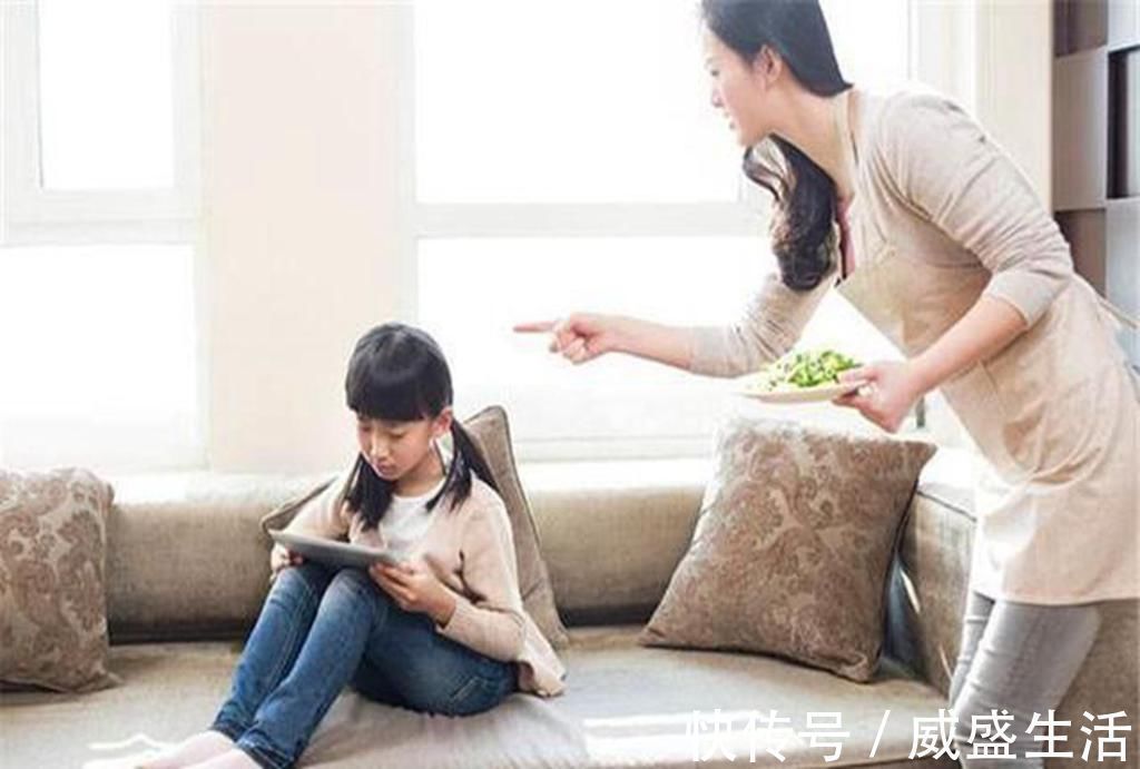 “妈妈,我没考好”,两位妈妈的不同回答,决定孩子日后两种成就