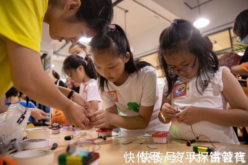 家长|双减后的周末,老师突然要求家长上传生活照,有人爆出了“猛料”