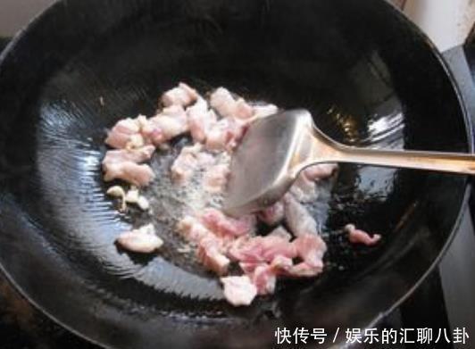 这4个炒菜“坏”习惯,多数家庭都有,为了家人健康,最好改掉!