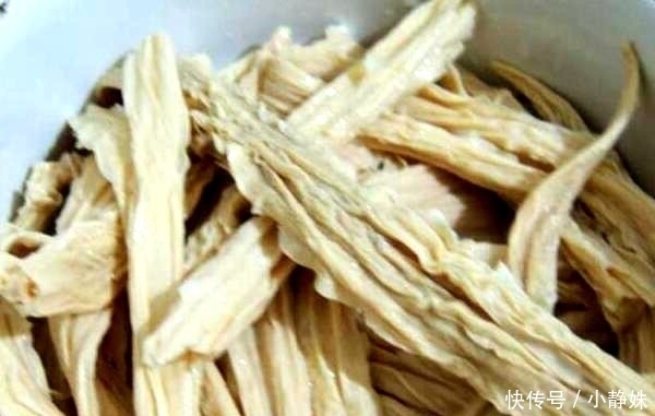 泡腐竹时,别直接“加水”!如此操作,松软好吃不生硬