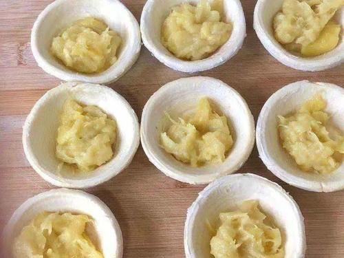  蛋挞皮对折，两面都酥脆，一口超香甜