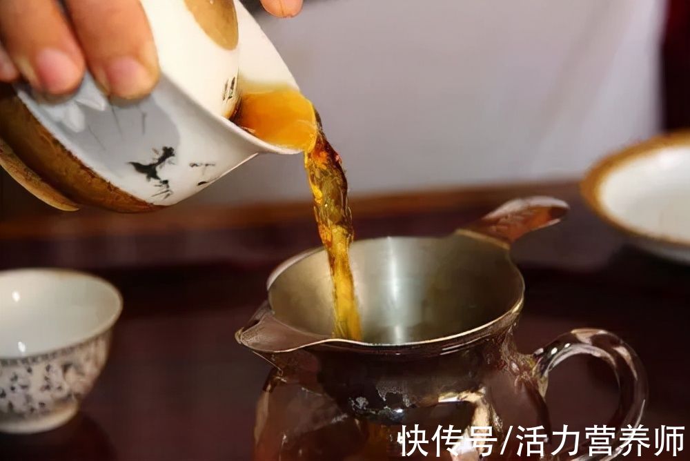 保护心血管|研究发现：喝茶可以保护心血管，但喝绿茶还是红茶好？你选对了吗