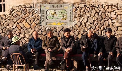 老年人|老年人骨质疏松,不光要补钙,医生教您3招,把“骨密度”补起来