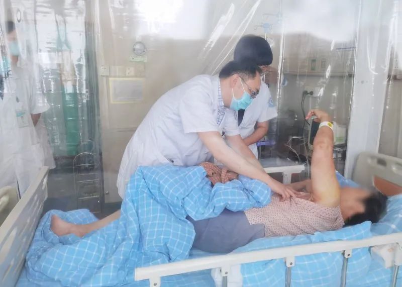 高烧|女子高烧40℃竟无察觉，差点丧命！这事很多人都忽视了