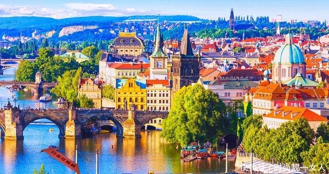 公墓|永不搬迁的市区公墓10万坟墓堆叠12层,城市变“纪念馆”