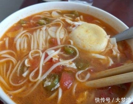 饭菜|婆婆承包“一日四餐”,饭菜发到朋友圈,网友:奢侈