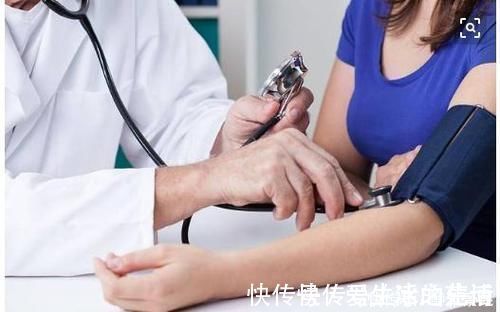 泡水|高血压不要担心,日常的1种食材,喝水时撒点,血压健康又稳定