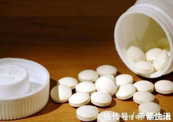 养君子兰根本不要经验,只需在盆里倒入“2粒药”,年年都开花