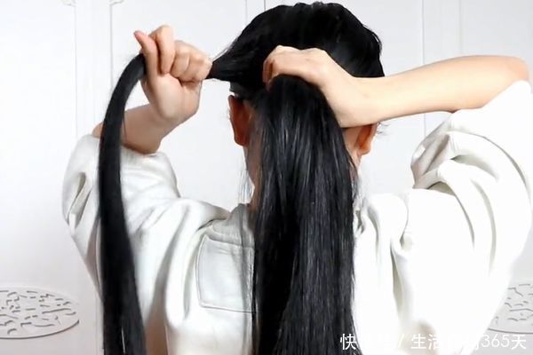 不会绑头发的“有救”了,不用一根橡皮筋,头发绑得?好看又结实