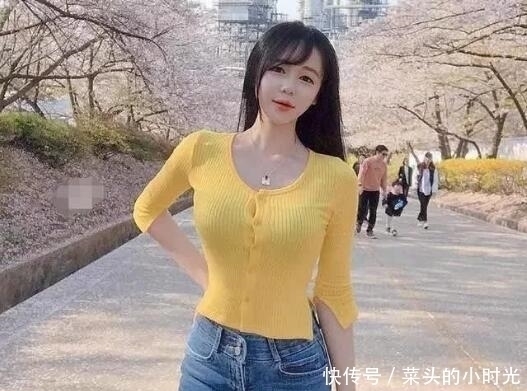 紧致时尚的牛仔裤小姐姐,好身材就是资本,真让人羡慕