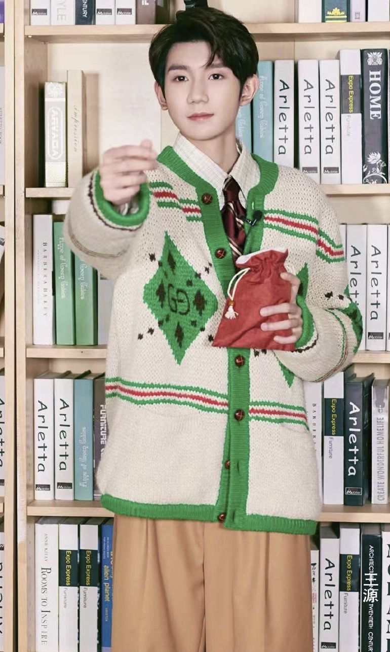 又到了穿针织开衫的季节啦，快来偷师同款穿衣经！