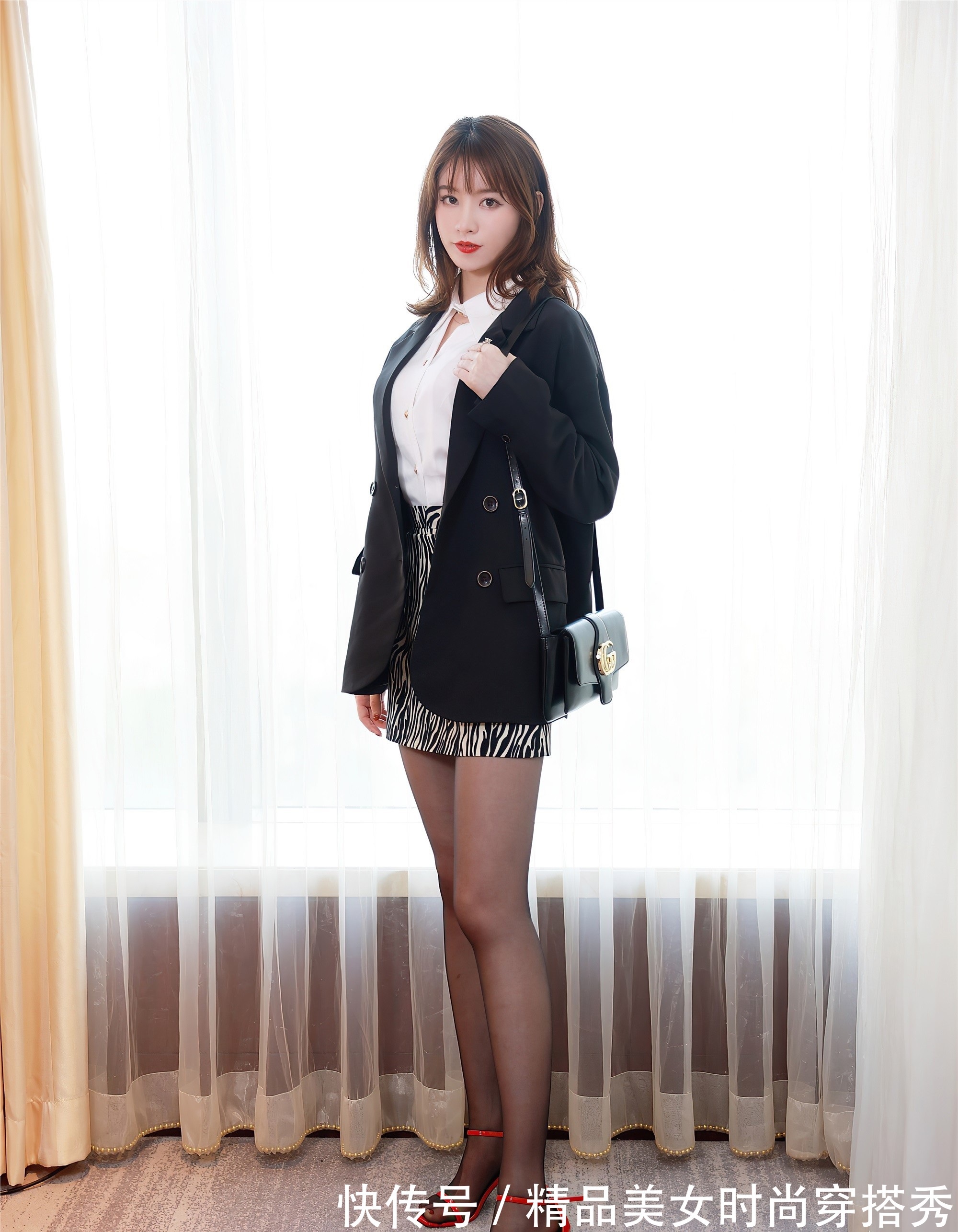 衬衫|白色的衬衫，很具高级感，下搭豹纹短裙，有一种时尚个性的感觉