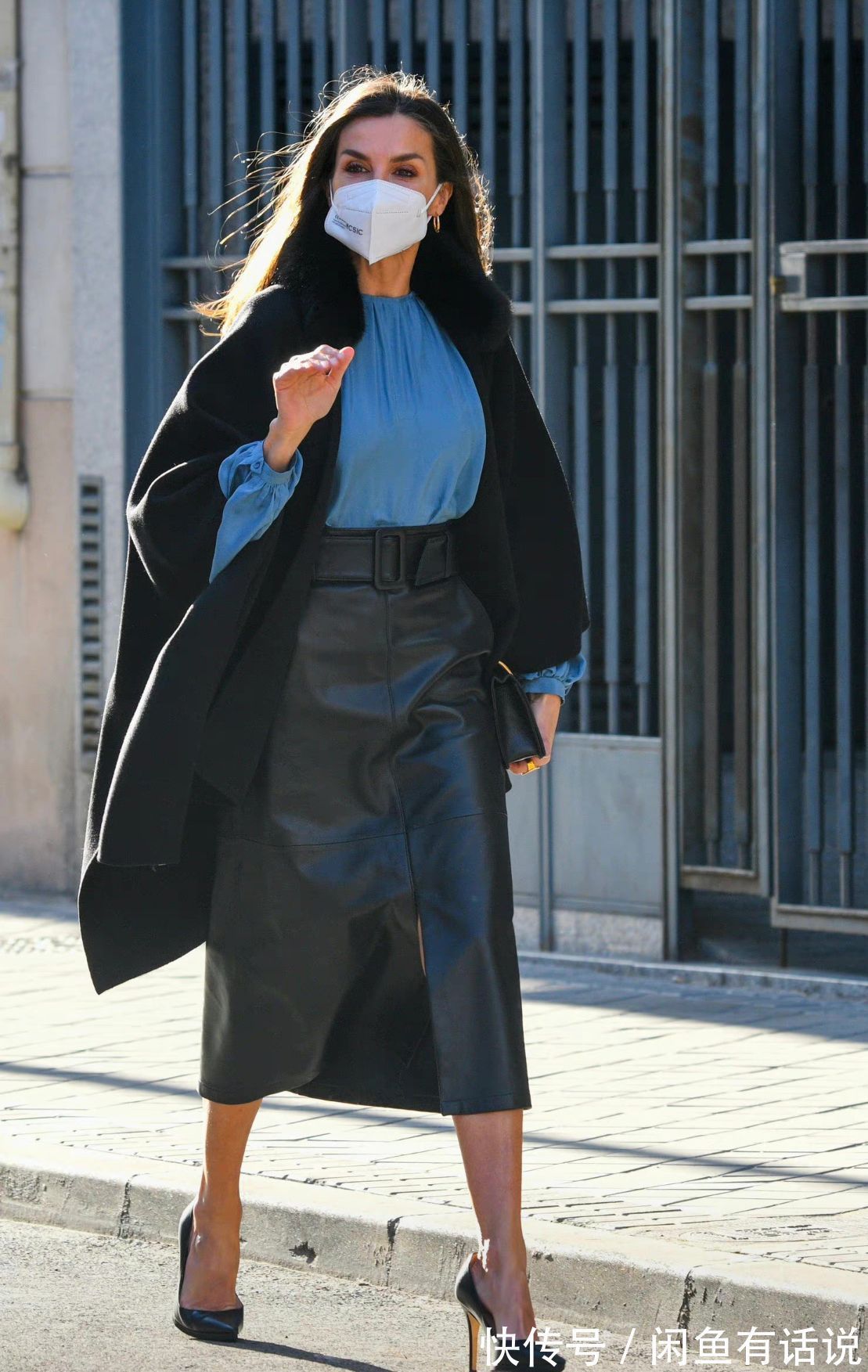 皮裙 西班牙王后瘦到不足90斤,和120斤梅根同穿皮裙,看完不想减肥了