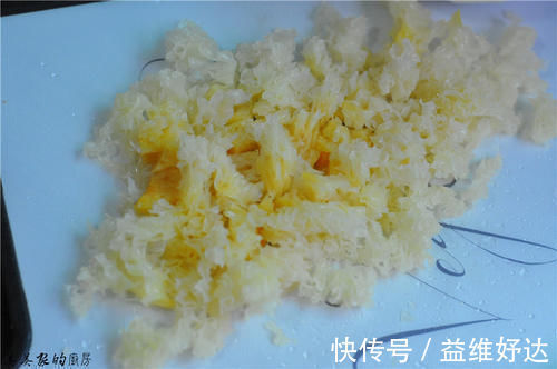 气血|银耳和“它”一起煮,隔三差五吃一次,皮肤好皱纹少,还补气血!