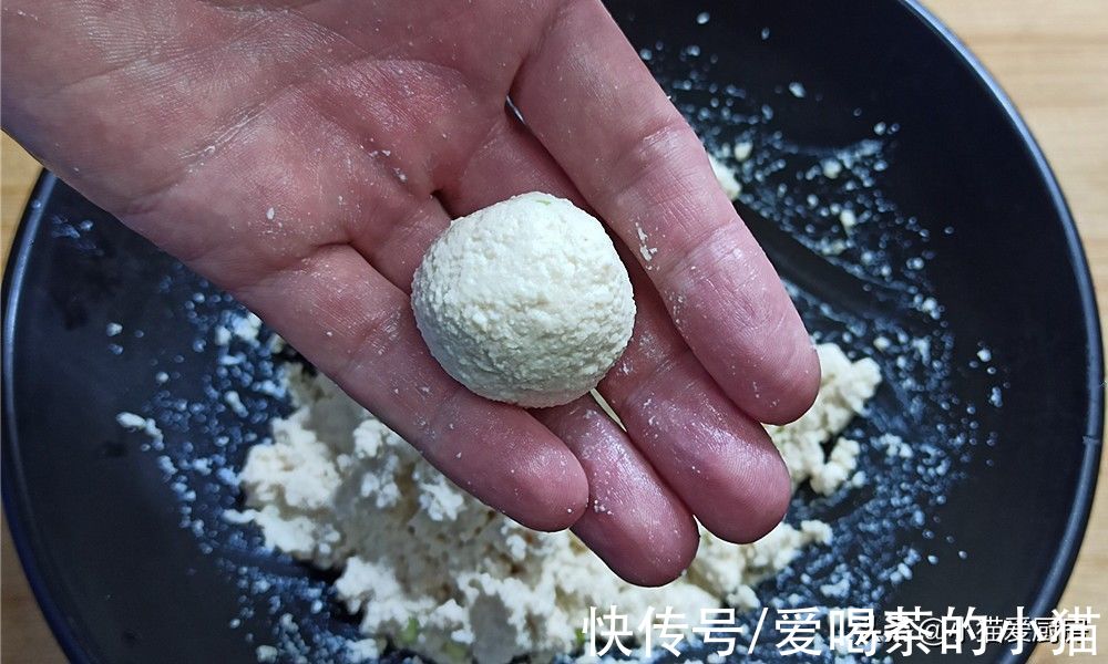 香葱葱白|教你番茄豆腐丸子做法，味道酸甜好吃，就连挑食的小孩都很喜欢