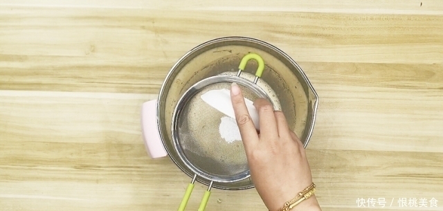 搅拌均匀|从小吃到大的“鸡蛋仔”原来这么简单,完成儿时的梦想一次吃到饱