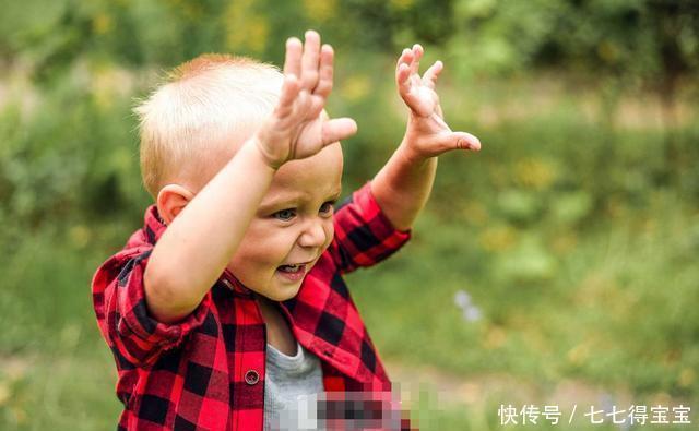 家长|永远别让孩子穿“旧衣服”,错误的“穷养”,对孩子的伤害很大