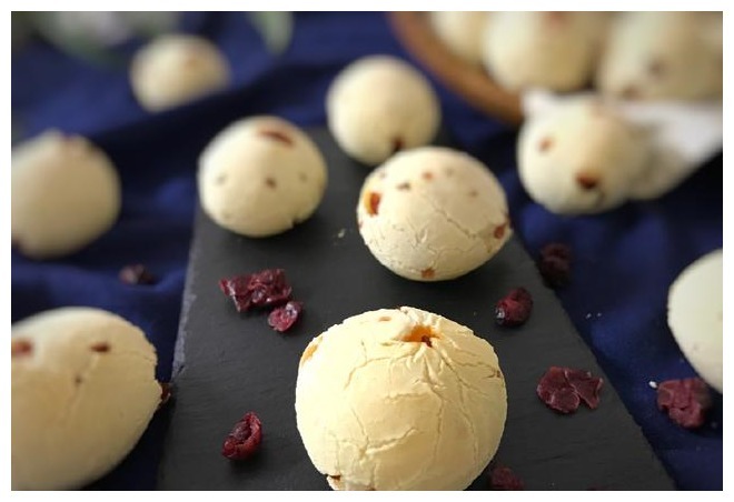 快手早餐面包,不用发酵,不用出膜,Q弹酥脆,出炉孩子就吃3个