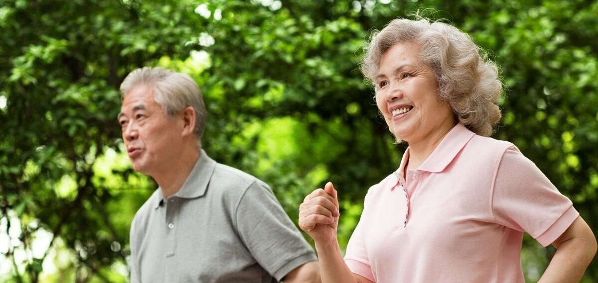动物肝脏|给有高血压的人提个醒:吃完降压药,4种食物,别再往嘴里塞了