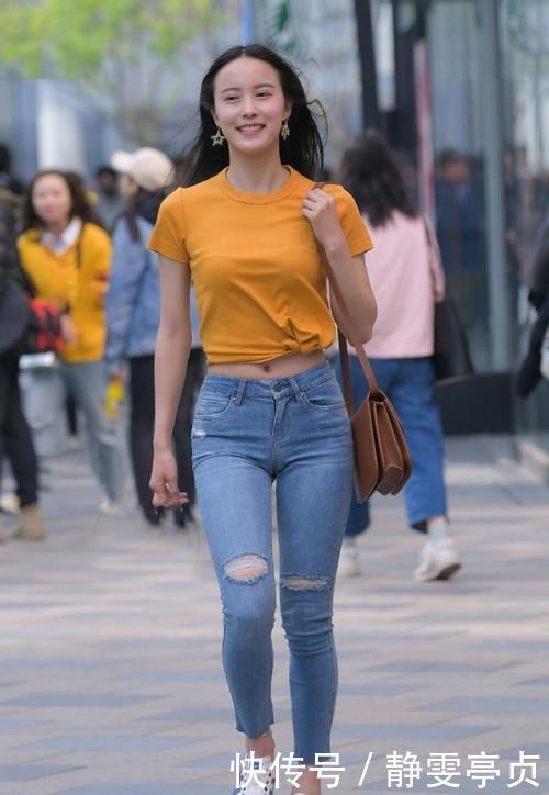 偏爱个性的牛仔裤穿搭,让你摆脱路人感,展现靓丽风采