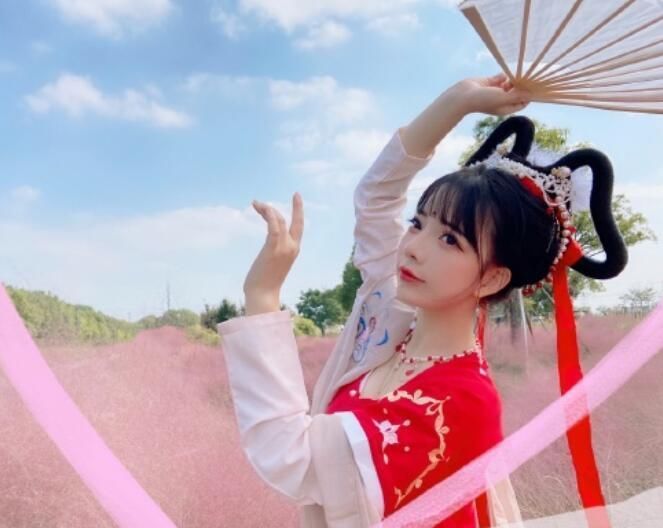 cos|王奕萌穿汉服可爱迷人,却因头上装饰被群嘲,不尊重传统文化