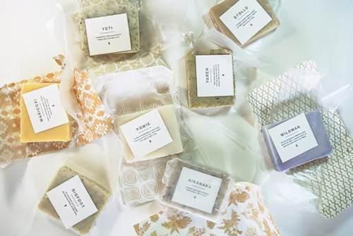 为什么很多老年人喜欢用香皂？其实是沐浴露“冲不干净”造成的