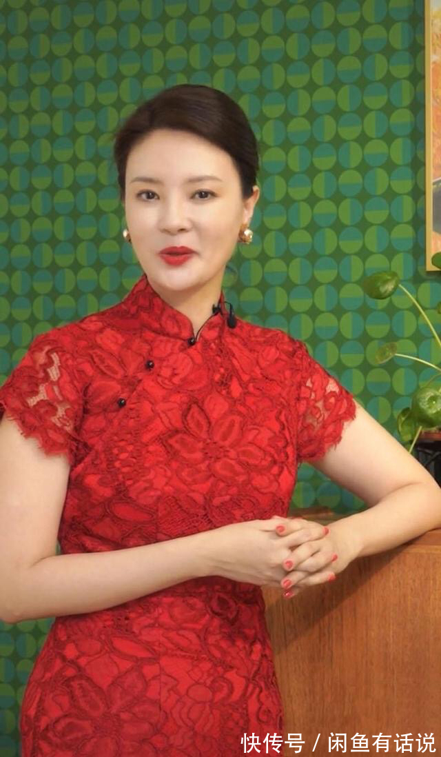 水墨感|刘芳菲气质真出色,穿“中国红”旗袍优雅大气,尽显东方女人韵味